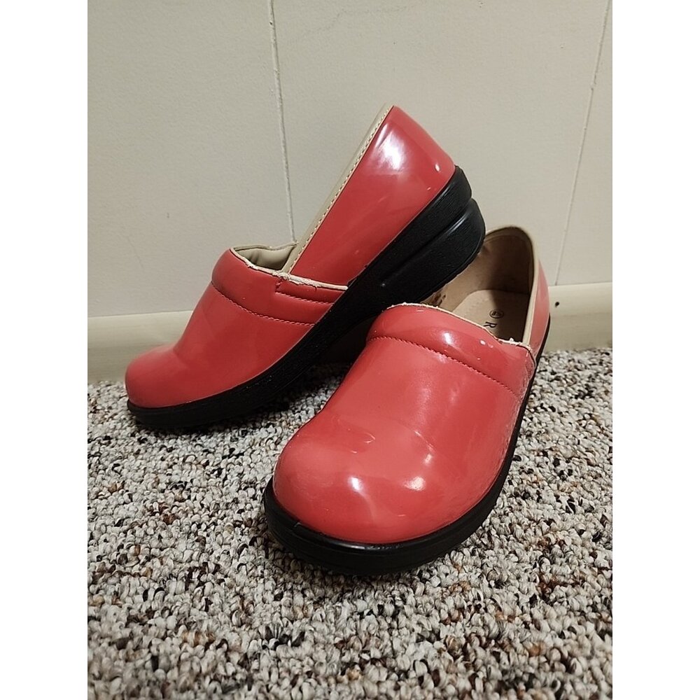 Rasolli‎ Womens Professional Closed Back Clogs Salmon 8.5.